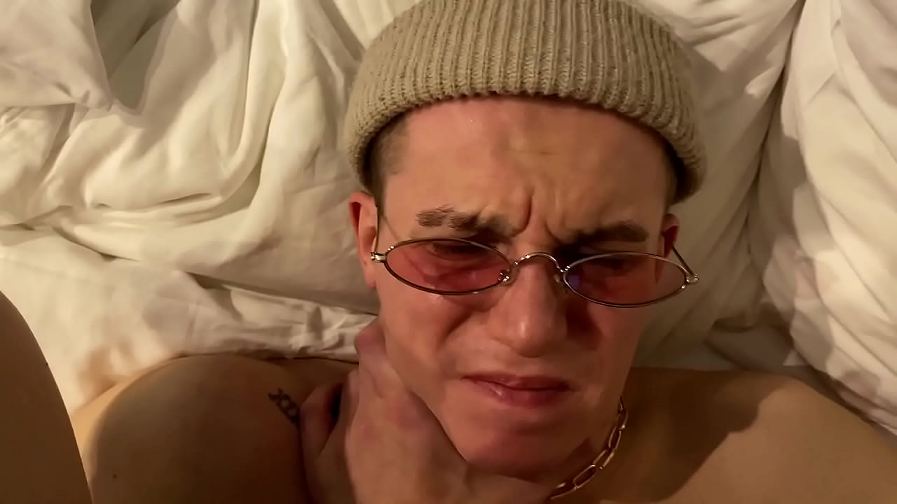 Мужик плачет от анала - Лучшее порно видео/фото