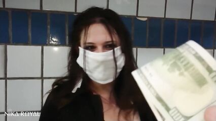 За деньги, секс в жопу с Русской проституткой в подземном переходе.